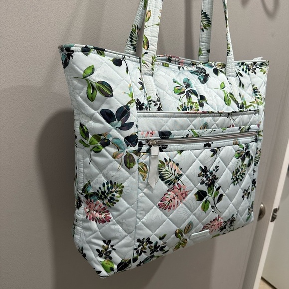 Vera Bradley Seawater Blooms Large Zippered Tote in Performance Twill (NWOT) - Picture 9 of 11